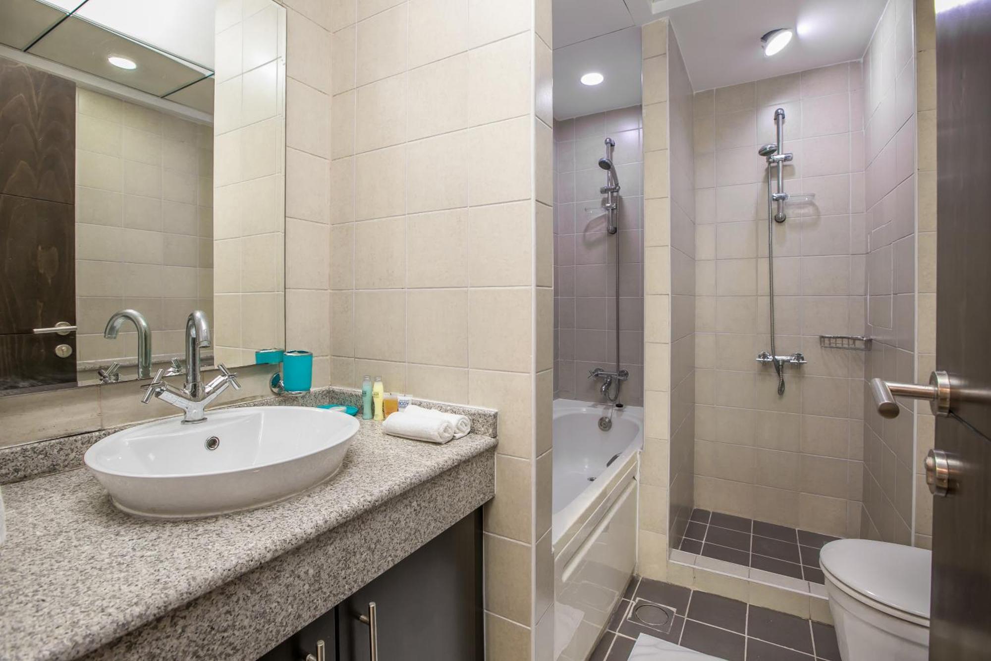 2 Bedroom High Floor Torch Tower Marina - Nox Apartment