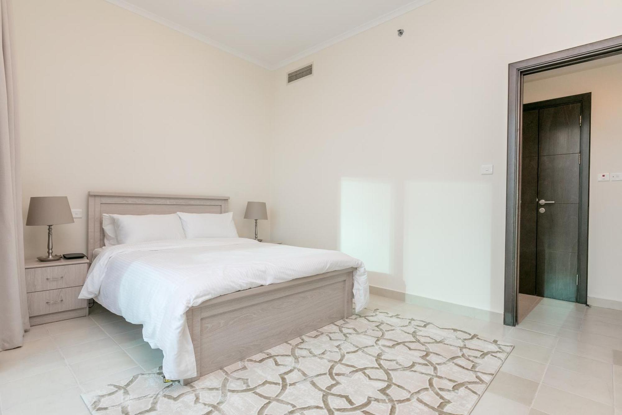 2 Bedroom High Floor Torch Tower Marina - Nox * Dubai